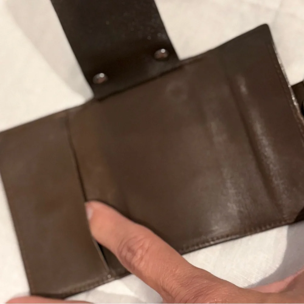 GUCCI Monogram Key Chain. Brown and Tan Key Case and Card Holder. - Picture 8 of 11